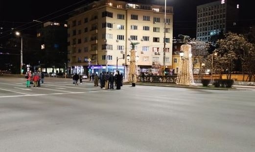 Група протестиращи блокира Орлов мост (СНИМКИ)